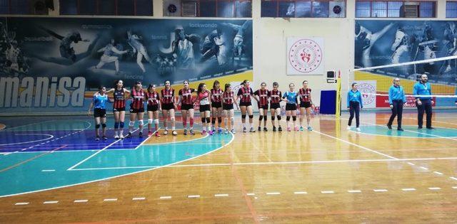 Turgutlu Belediyespor voleybol takımı genç kızlar il birincisi oldu