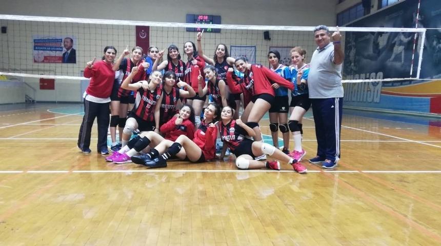 Turgutlu Belediyespor voleybol takımı gen&ccedil; kızlar il birincisi oldu