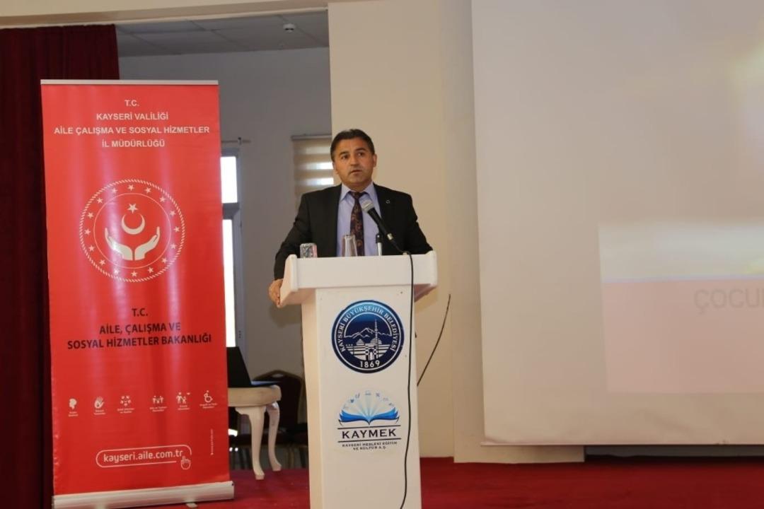 Nevzat &Ouml;zer: &ldquo;G&uuml;n&uuml;m&uuml;zde anne ve baba olmak daha dikkatli olmayı, daha &ccedil;ok &ouml;zveriyi gerektiriyor&rdquo;