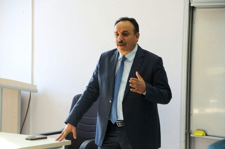 Milli Eğitim Müdürü Akkurt Üniversite de ders verdi G2