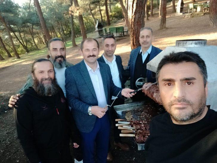 Diriliş Ertuğrul oyuncusu kılıçla döner kesti G3