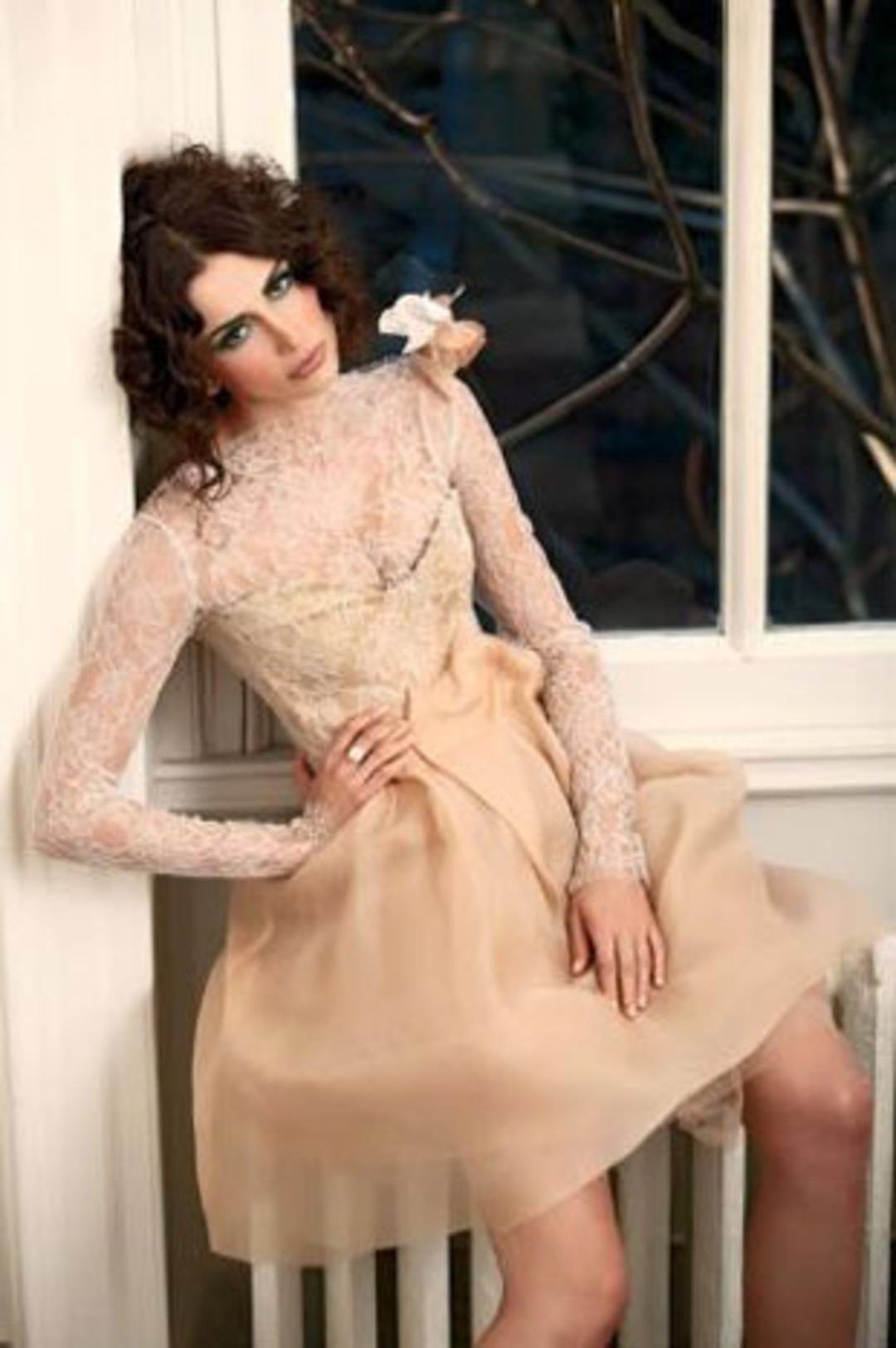 Emina Sandal'dan &ouml;zel pozlar