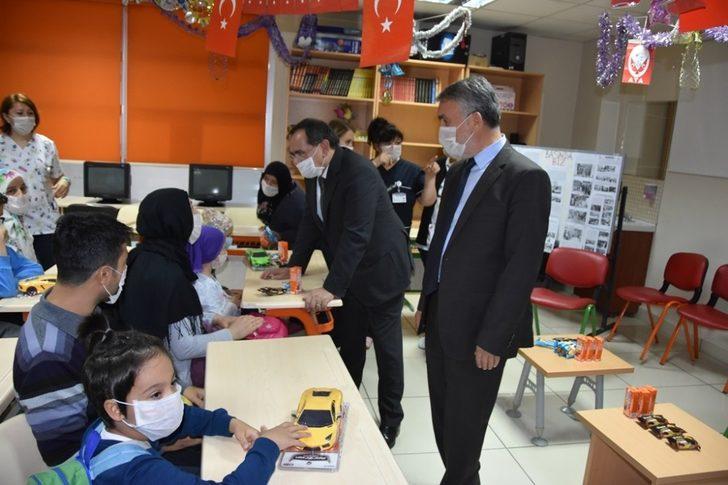 Başkan ve Rektör lösemili çocuklarla G3