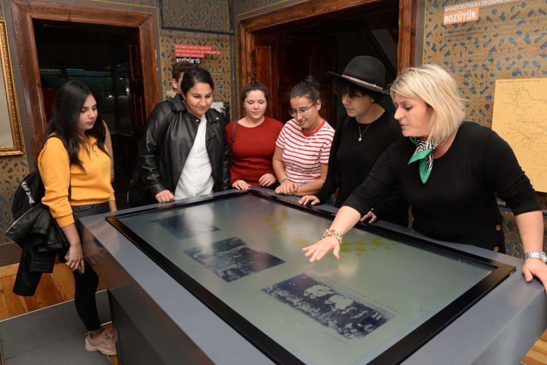 Bilecik Şeyh Edebali &Uuml;niversitesi &ouml;ğrencilerinden m&uuml;zeye ziyaret