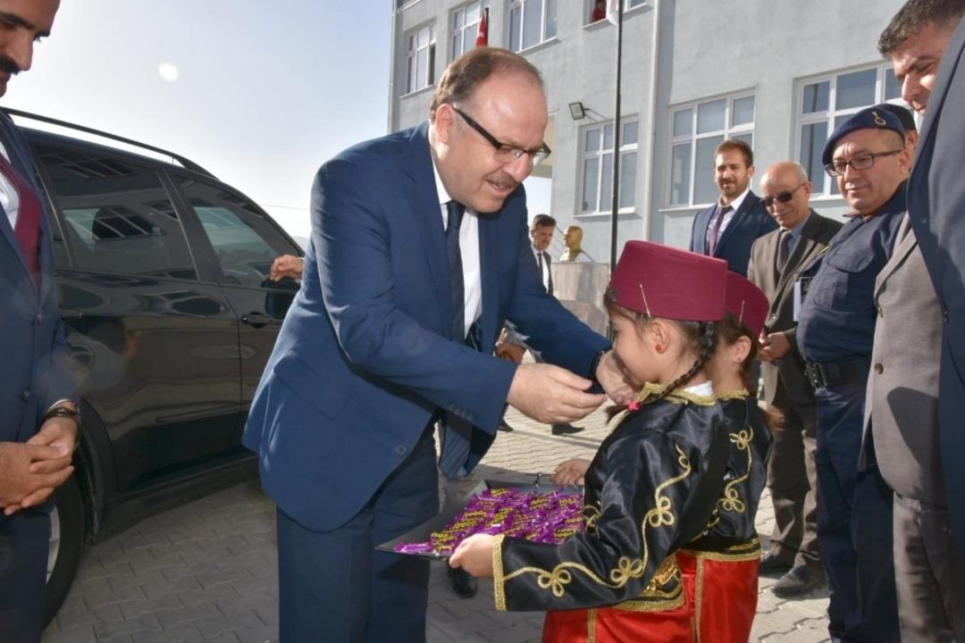 Vali Tutulmaz Bayat il&ccedil;esinde muhtarları dinledi