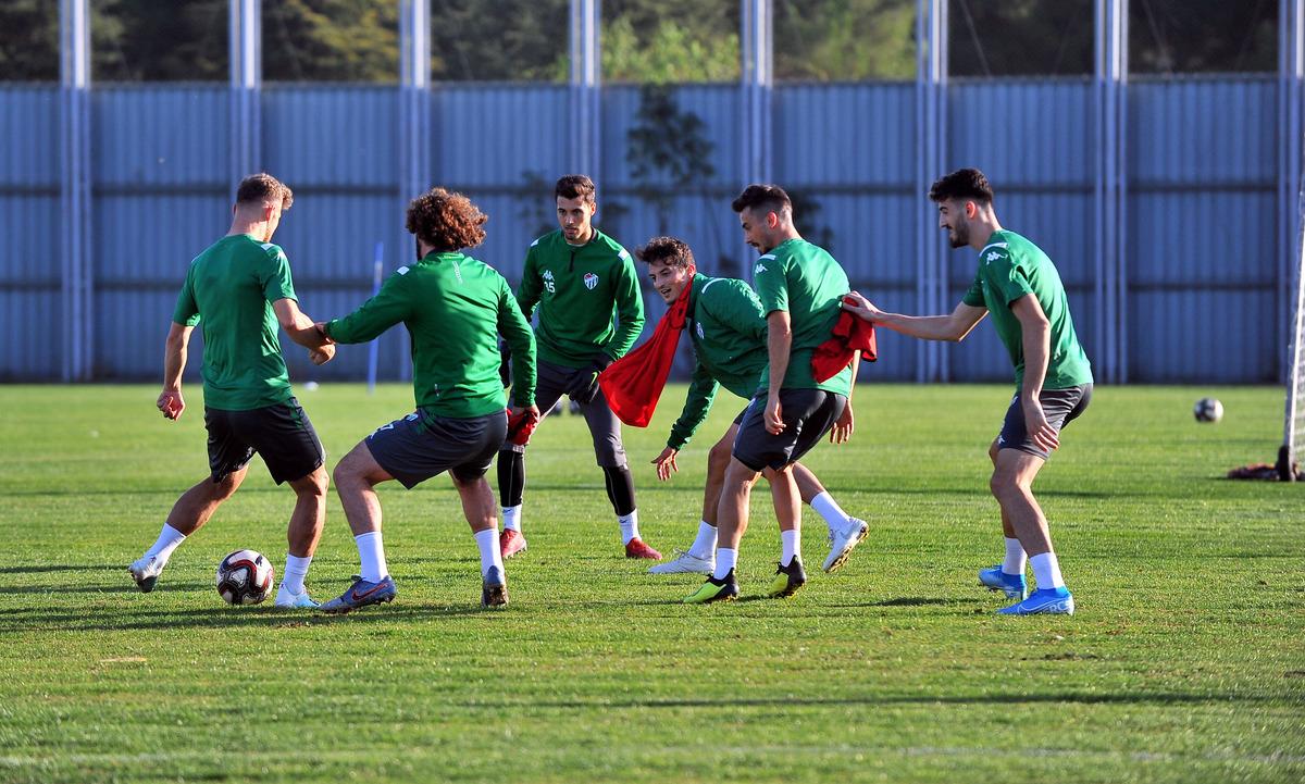 Bursaspor'da Sel&ccedil;uk Erdoğan ve Anıl Karaer soruları yanıtladı