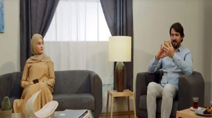 Diyanet İşleri Başkanlığı: Telefonun değil, eşinin y&uuml;z&uuml;ne bak