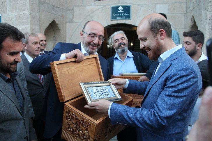 Bilal Erdoğan: "Başarılarından dolayı KİHMED Başkanı Önsay’ı tebrik ediyorum" G2