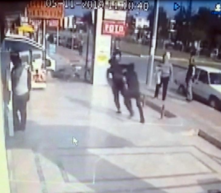 Parasını uçan tekmeyle kurtarmıştı! Gaspçı, sevgilisiyle beraber yakayı ele verdi! G3