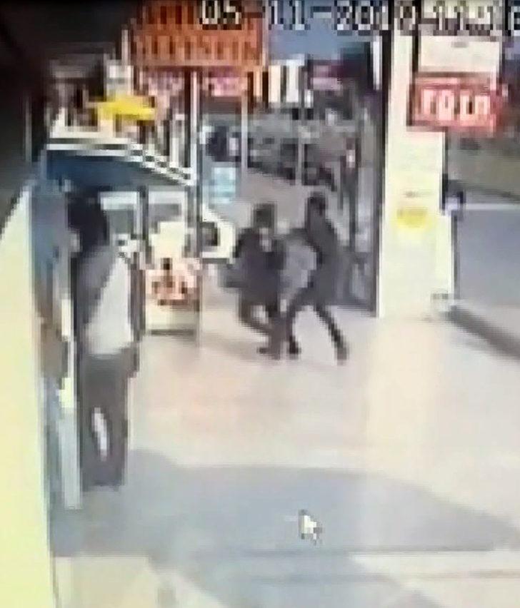 Parasını uçan tekmeyle kurtarmıştı! Gaspçı, sevgilisiyle beraber yakayı ele verdi! G2