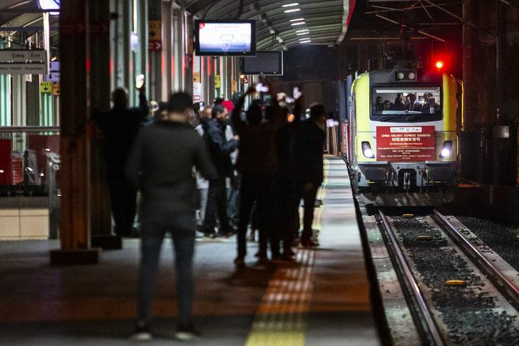 Çin'den Avrupa'ya giden ilk yük treni Marmaray'dan geçti (1) G1