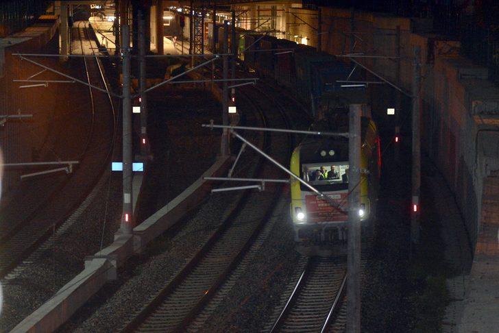 İstanbul Boğazı’nda tarihi an! Çin'den gelen devasa uzunluktaki tren Marmaray'dan geçti! G2