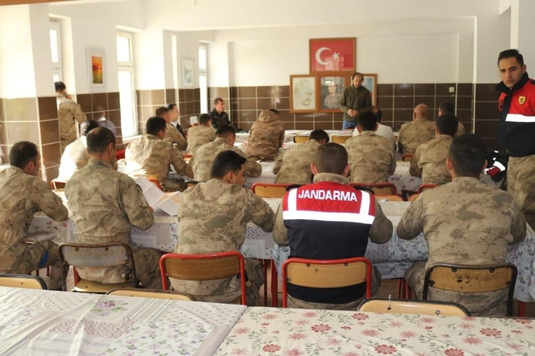 Jandarma personeline y&ouml;nelik &lsquo;Etkin av koruma kontrol&rsquo; semineri