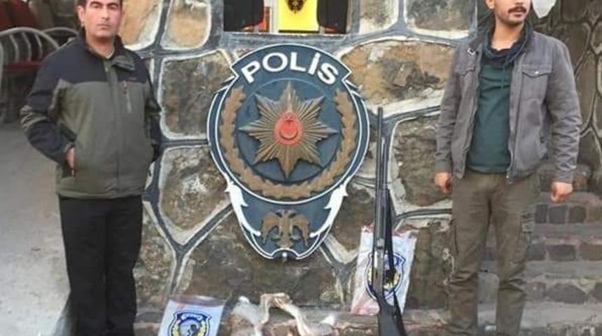 Muş&rsquo;ta ka&ccedil;ak tavşan avcısı polise takıldı