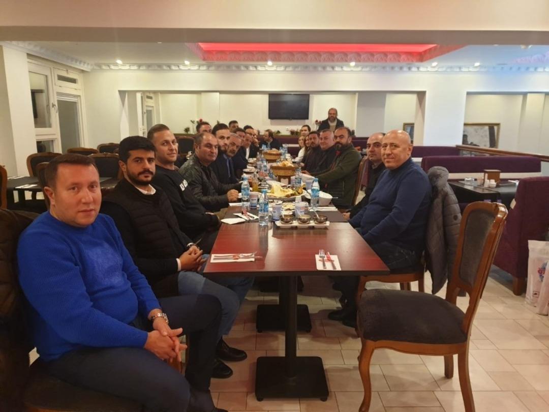 Belediye Başkanı Arı, Hollanda&rsquo;da T&uuml;rk işadamları ve gurbet&ccedil;ilerle buluştu