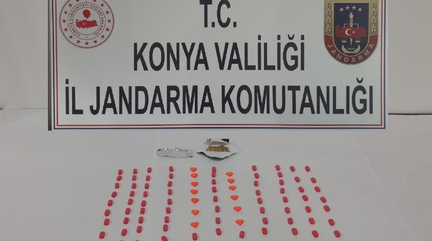 Uyuşturucu satıcıları jandarmaya yakalandı