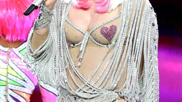 Cher, Nedret Taciroğlu ceket giydi