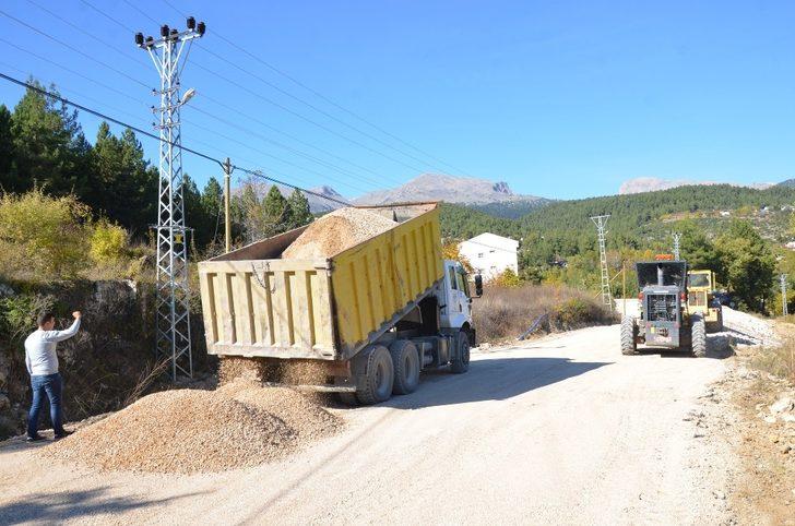 Çamlıyayla’da heyelandan zarar gören yollar onarıldı G1