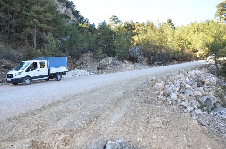 Çamlıyayla’da heyelandan zarar gören yollar onarıldı G3
