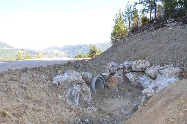 Çamlıyayla’da heyelandan zarar gören yollar onarıldı G4