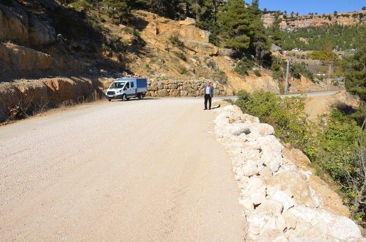 Çamlıyayla’da heyelandan zarar gören yollar onarıldı G5