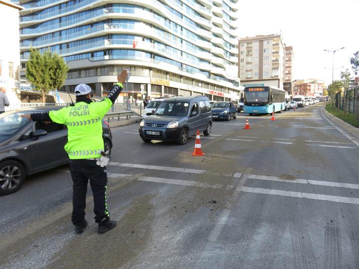 Pendik'te İETT otobüsünden akan yağ zincirlemeye kazaya neden oldu G4