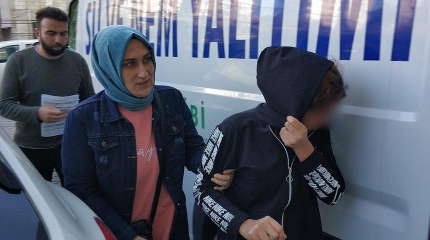 Evden hırsızlık yapan 2 kişi yakalandı