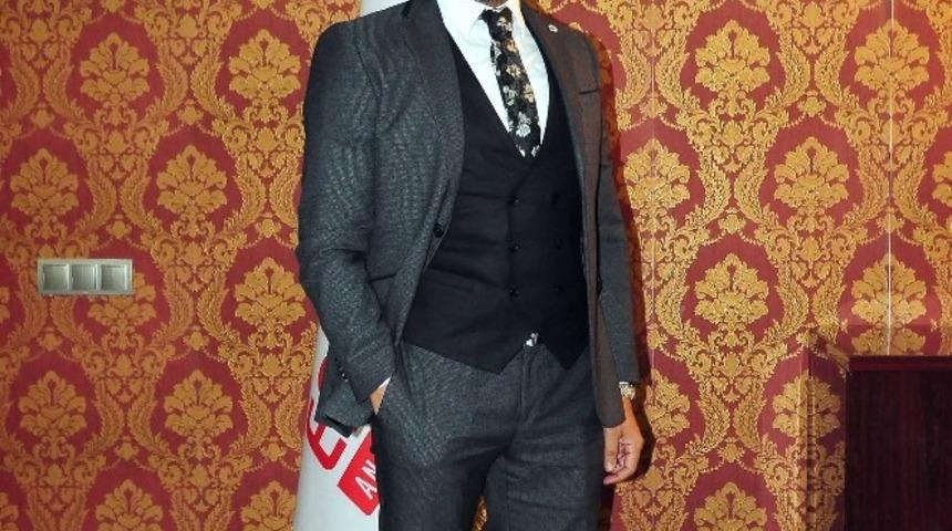 Hatipoğlu: "54 yılda 20 bin &ouml;ğrenciye burs verdik"