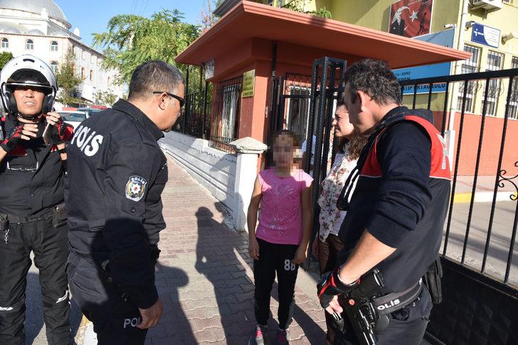 Küçük kız parkta kabusu yaşadı! Öğretmenine olanları böyle anlattı G4