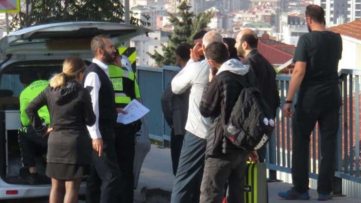 Pendik'te İETT otob&uuml;s&uuml;nden akan yağ zincirlemeye kazaya neden oldu