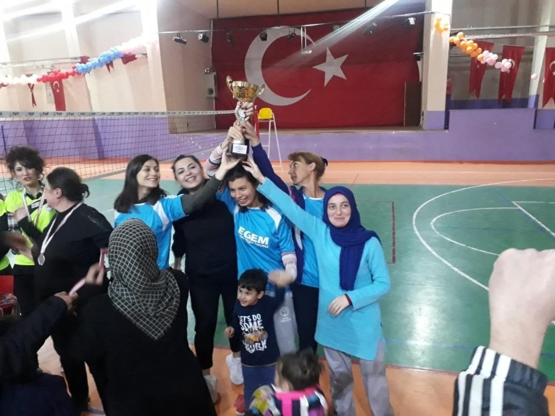 Sarıkamış&rsquo;ta sultanlara kupa ve madalya verildi