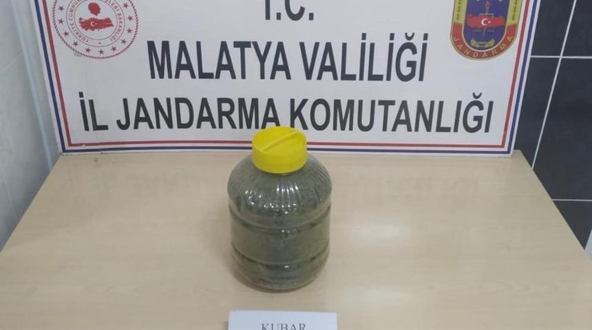 Malatya&rsquo;da 1 kilo 600 gram esrar ele ge&ccedil;irildi