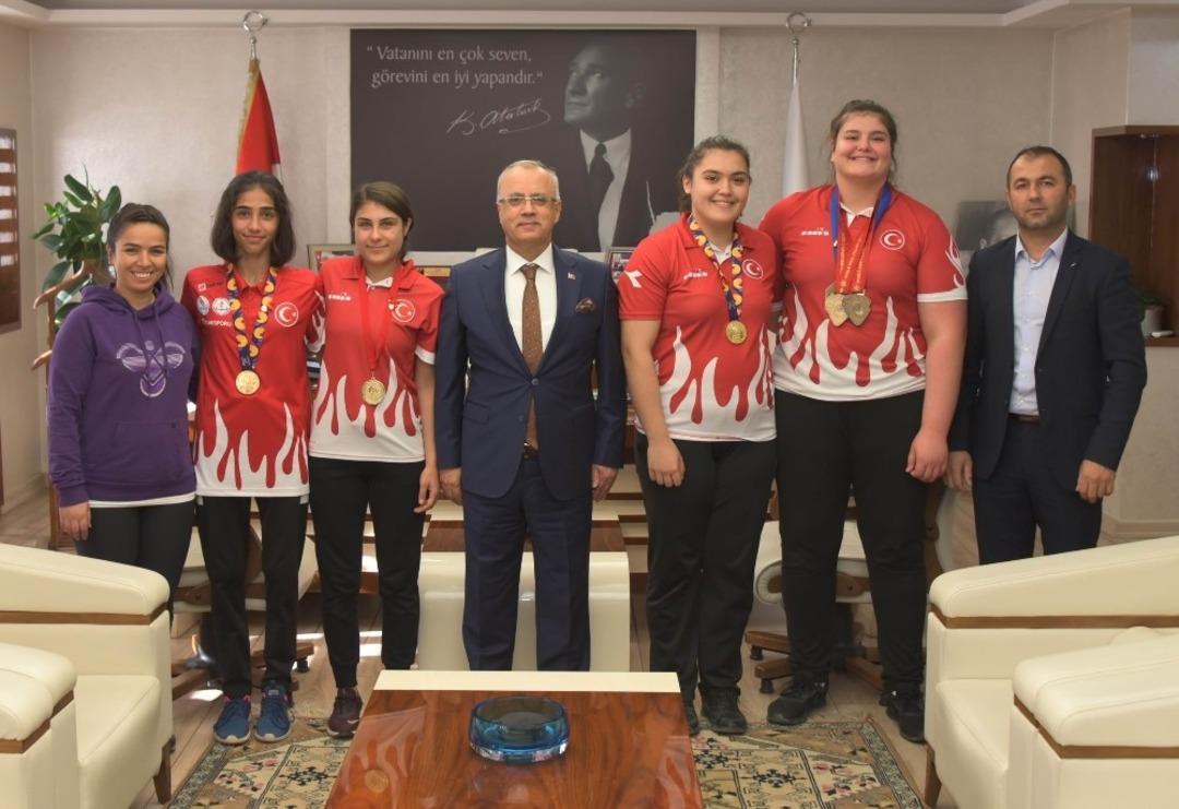 Başkan Kayda, milli judocuları altınla &ouml;d&uuml;llendirdi