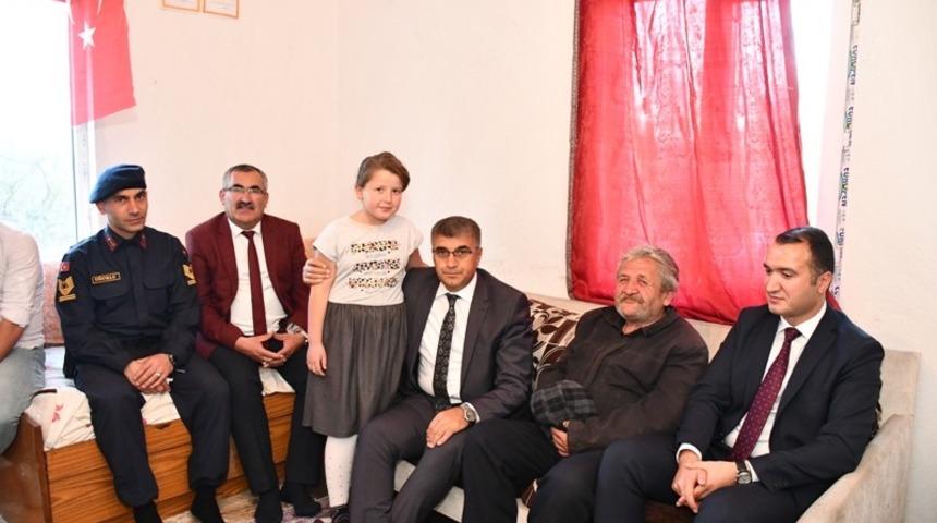 Vali G&uuml;rel&rsquo;den dezavantajlı ailelere ziyaret