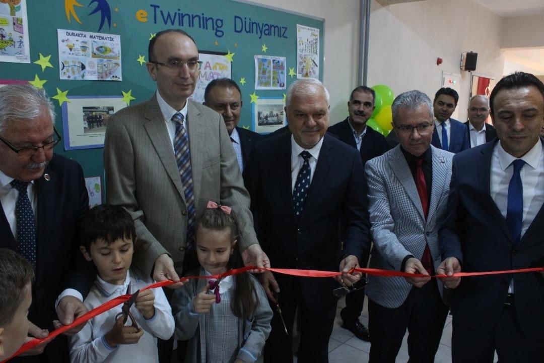 4 bin kitap &ouml;ğrencilerle buluştu