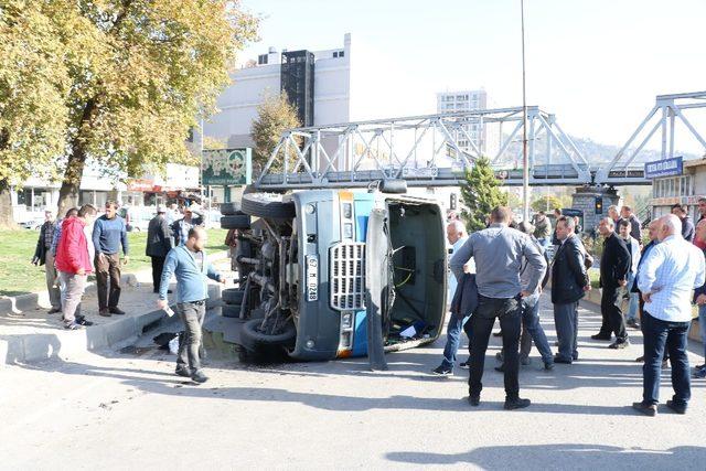 Devrilen minibüsteki yaralıların isimleri belli oldu 1