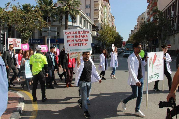 Vali Deniz organ bağışı için broşür dağıttı G3