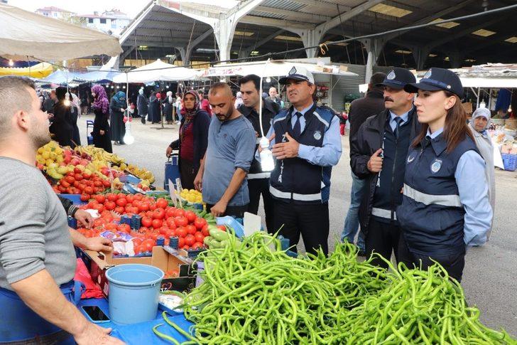 Akçakoca Zabıtası pazarcıları denetledi G2