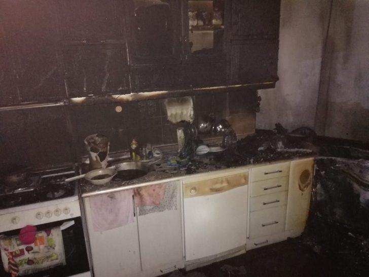 Alev alan evden son anda kurtuldular G1