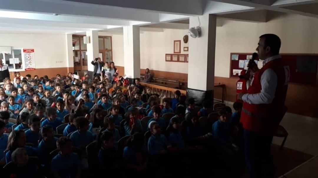 Ak&ccedil;akoca&rsquo;da &ouml;ğrencilere Kızılay anlatıldı