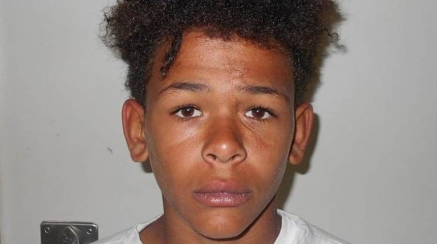 &Ccedil;ifte cinayet zanlısı 13 yaşındaki &ccedil;ocuk, bacakları bağlıyken yalınayak polisin elinden ka&ccedil;tı, ertesi g&uuml;n bulundu