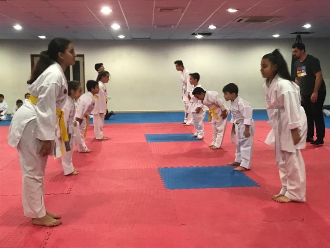 Selimiye Spor Kul&uuml;b&uuml; sporcuları, yeni kuşaklarına kavuştu