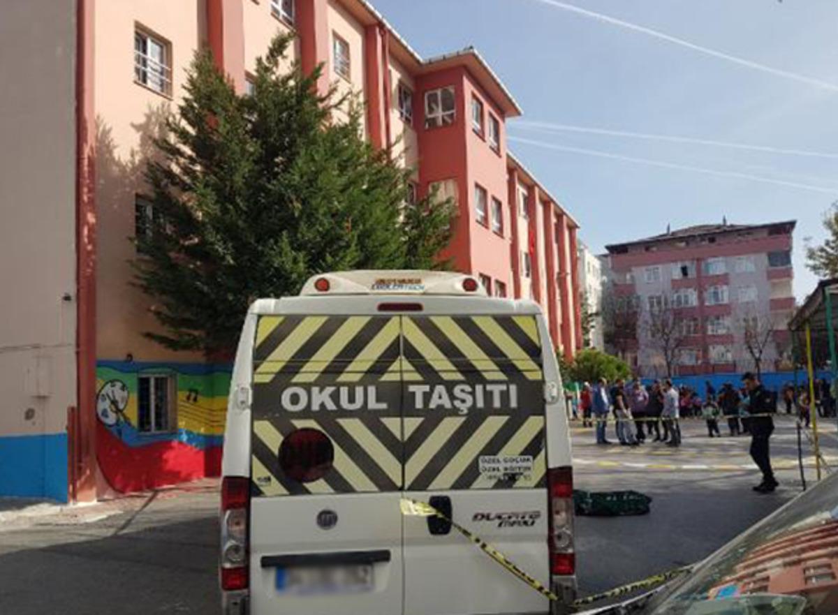 Okul bah&ccedil;esinde servis aracı &ouml;ğrenciyi ezdi