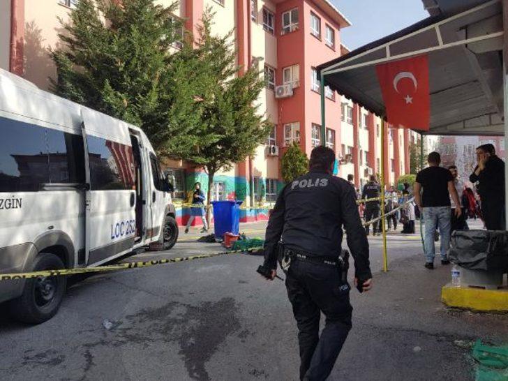 Okul bahçesinde servis aracı öğrenciyi ezdi G1