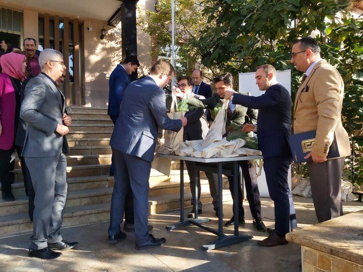 Adliye personeline 100 adet fıstık çamı dağıtıldı G1