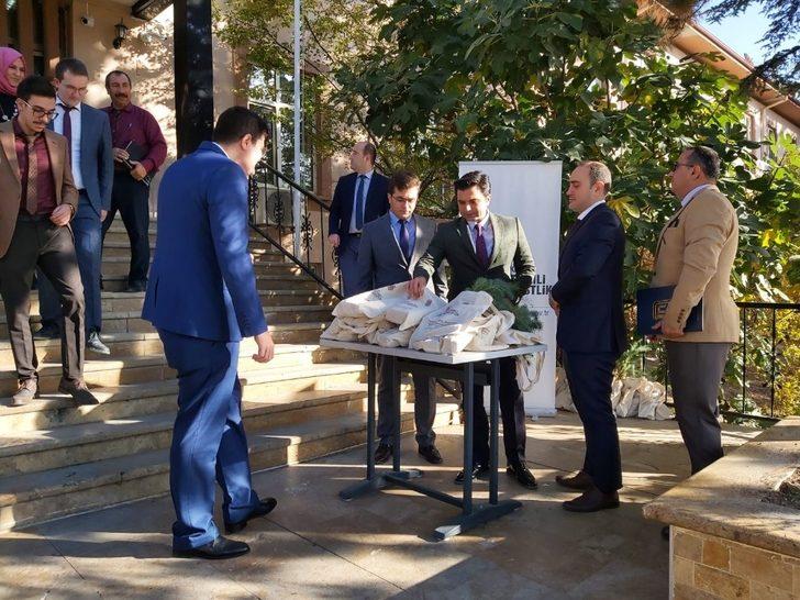 Adliye personeline 100 adet fıstık çamı dağıtıldı G2