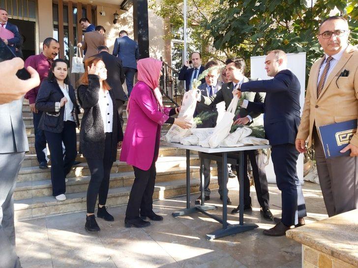 Adliye personeline 100 adet fıstık çamı dağıtıldı G3