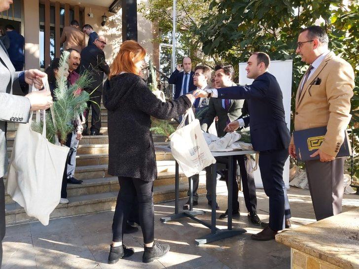 Adliye personeline 100 adet fıstık çamı dağıtıldı G4