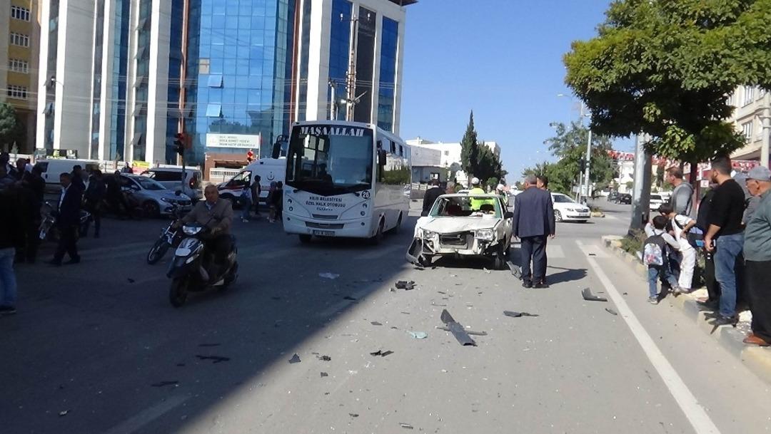 Otomobil ile motosiklet &ccedil;arpıştı: 2 yaralı