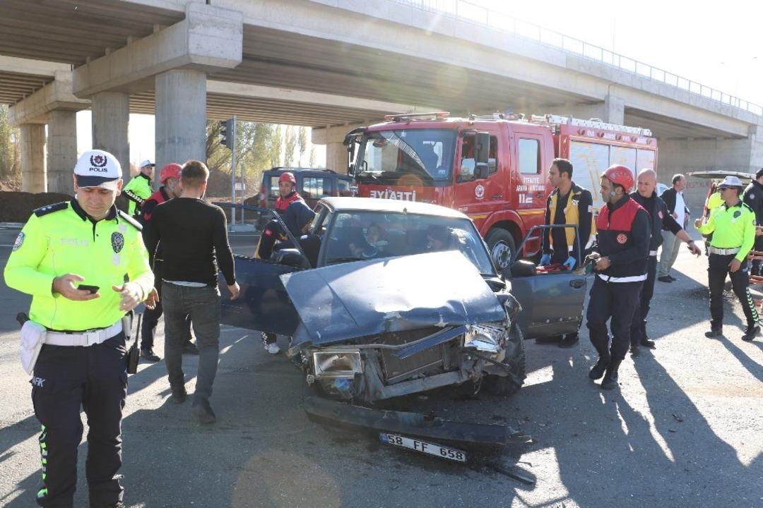 Sivas&rsquo;ta trafik kazası: 2 yaralı